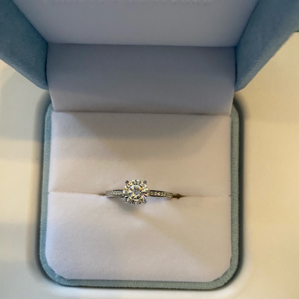 Charles & Colvard engagement Ring brand new size 8